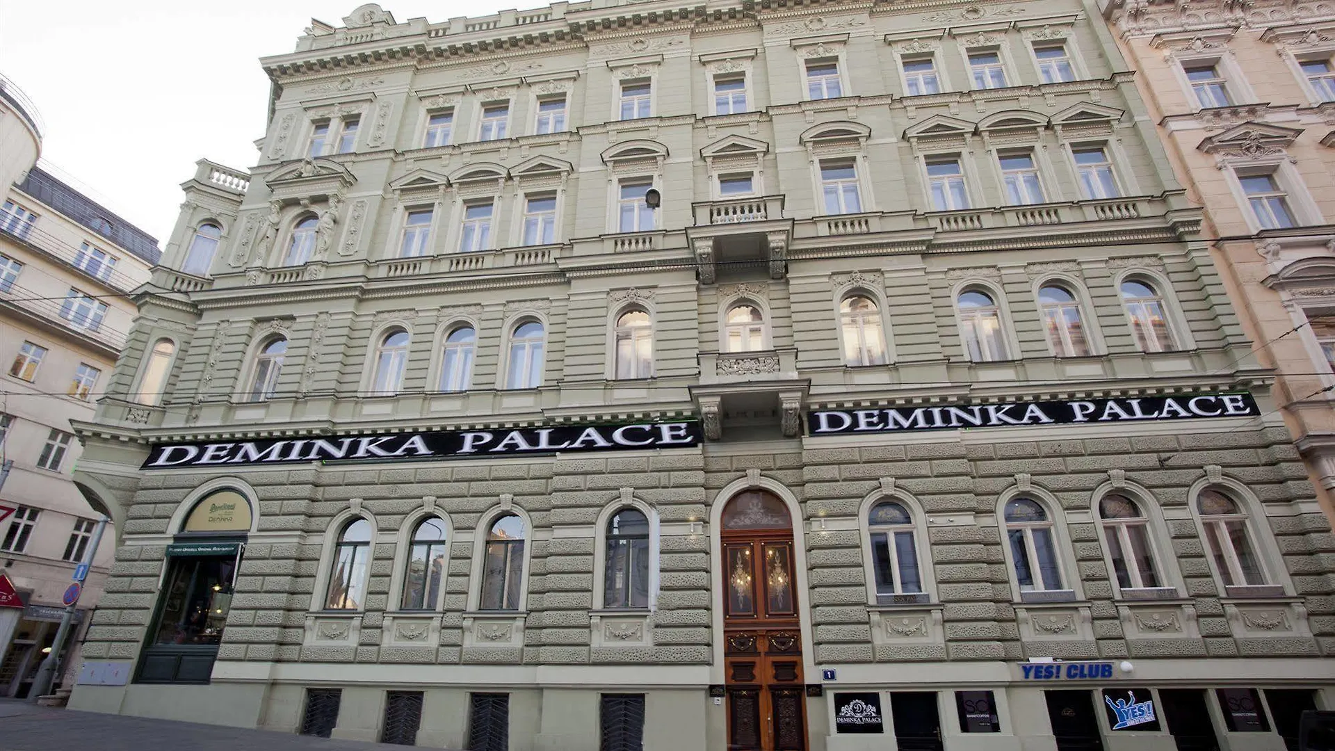 Deminka Palace Prague 4*,