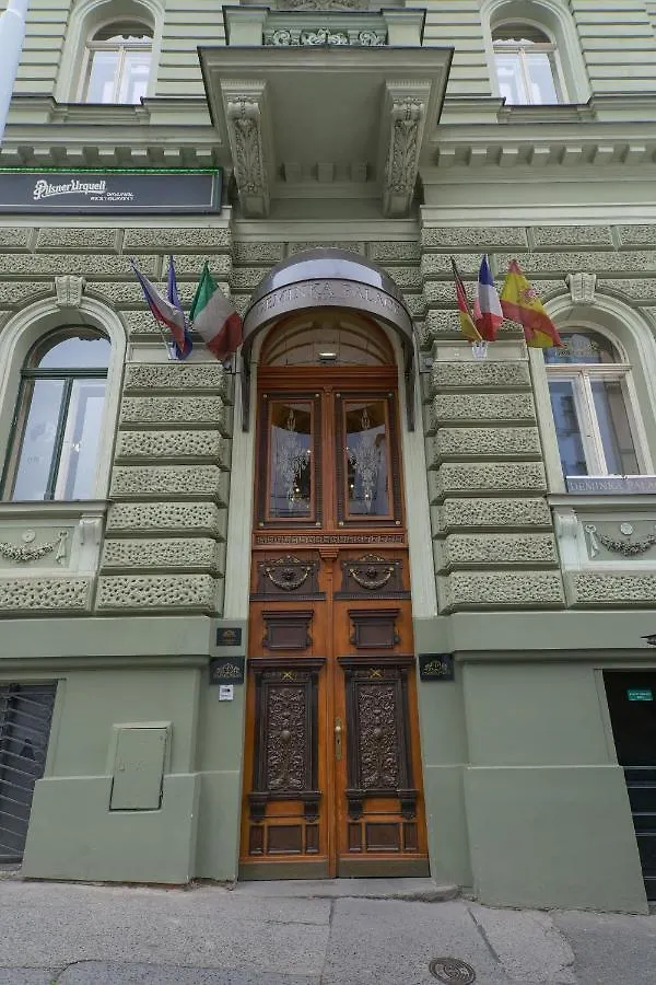 Deminka Palace Prague 4*,